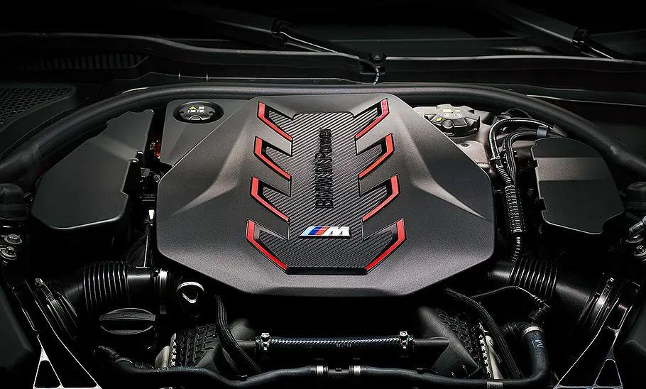 Der Motor (V8) des BMW M5 (2024).