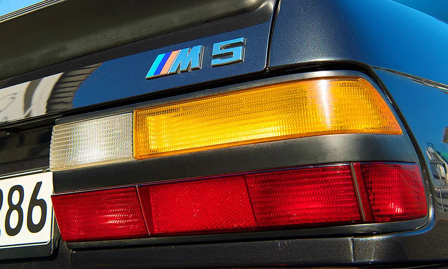 Die Rückleuchten des BMW M5 (E28)