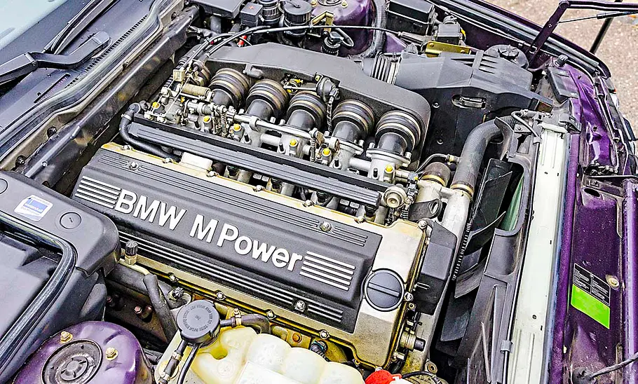 Der Motor des BMW M5 (E34).