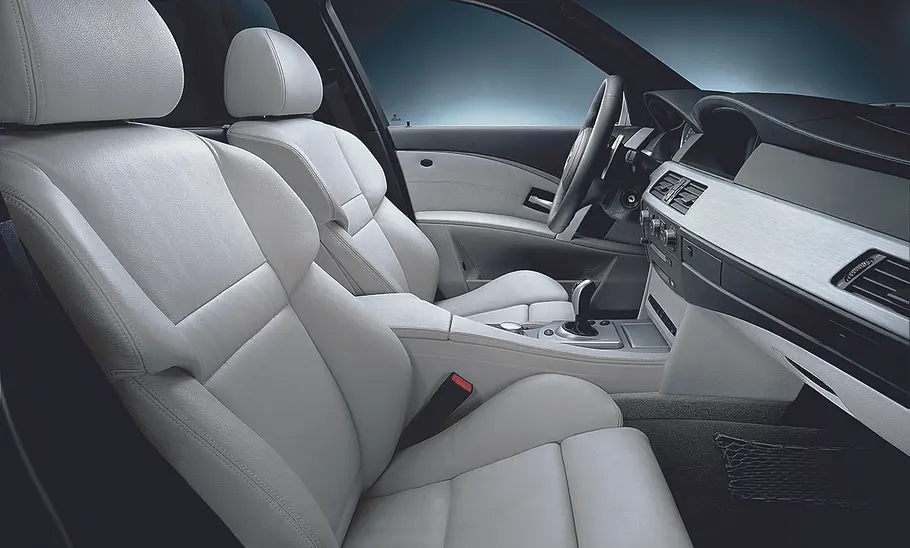 Die Vordersitze im BMW M5 (E60 & E61).