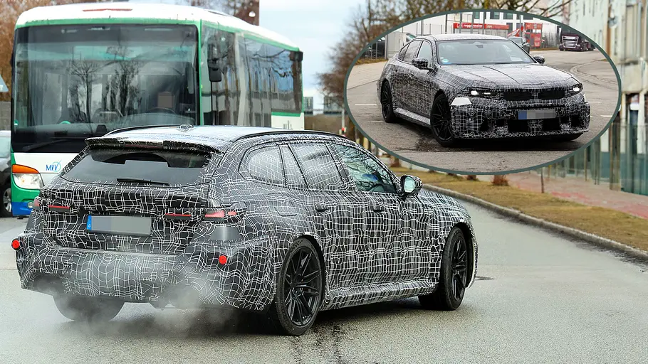 Das BMW M5 Facelift als Erlkönig: Das Bild zeigt den Touring von schräg hinten und die Limousine von vorne.