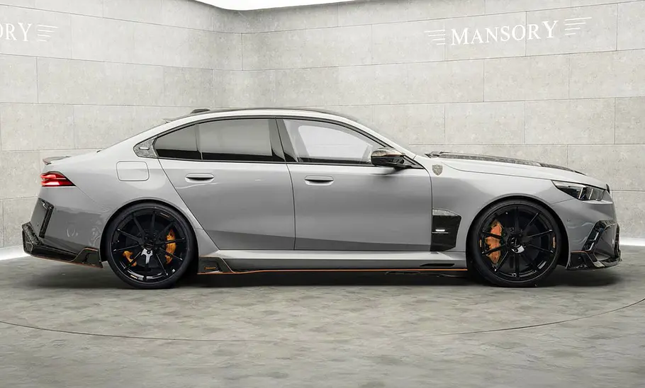 Der BMW M5 von Mansory im Profil.