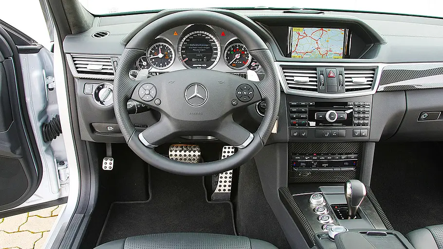 Mercedes E 63 AMG T-Modell Das Cockpit des Mercedes E 63 AMG T-Modell.