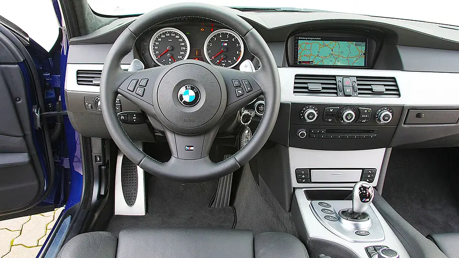 BMW M5 Touring Das Cockpit des BMW M5 Touring.