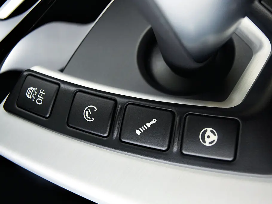 BMW M6 Gran Coupe Test Bilder technische Daten Tasten