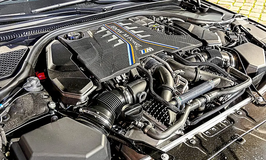 BMW M8 Competition; V8, Motor