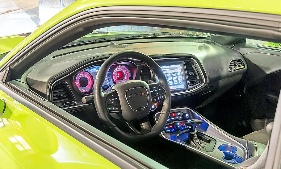 Dodge Challenger R/T; Cockpit