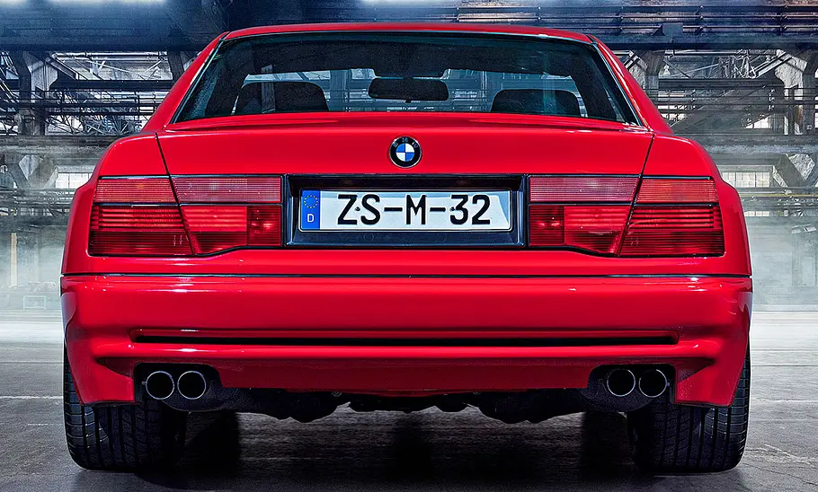 Der BMW M8 (E31) stehend von hinten