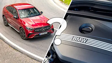 Eine Collage zeigt ein Mercedes GLC Coupé und die Nahaufnahme eines BMW-Motors. Es ist ein großes Fragezeichen hinterlegt. - Foto: Mercedes, BMW / Collage: AUTO ZEITUNG