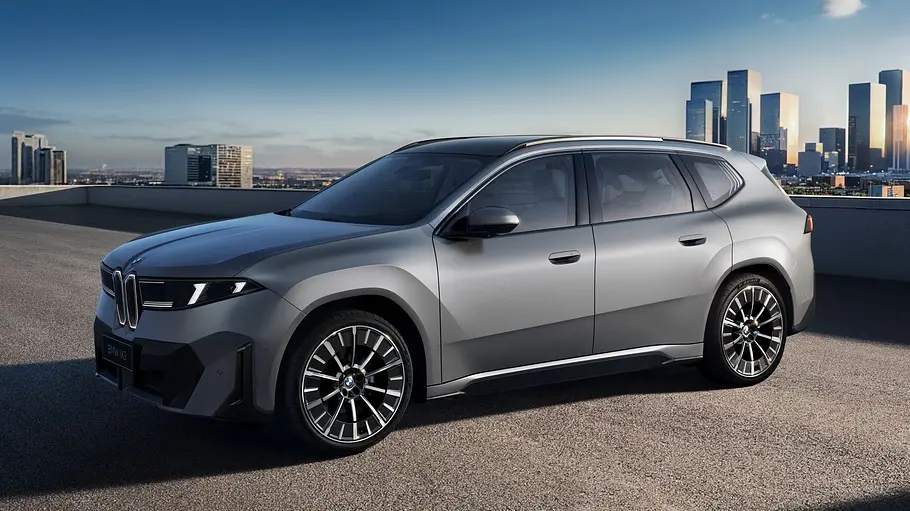 BMW Neue Klasse mit langem Radstand Der BMW iX3 mit langem Radstand für China statisch von schräg vorne links.