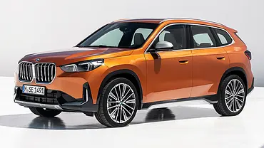 BMW X1 (2022); stehend, schräg vorne - Foto: BMW