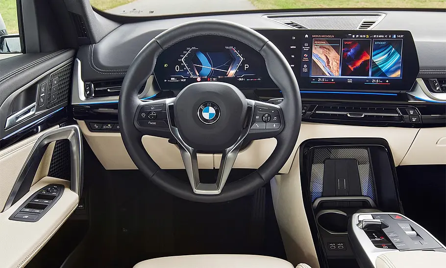 BMW X1 xDrive30e BMW X1 xDrive30e; Innenraum; Innenansicht; Interieur; Cockpit; Lenkrad; Armaturen