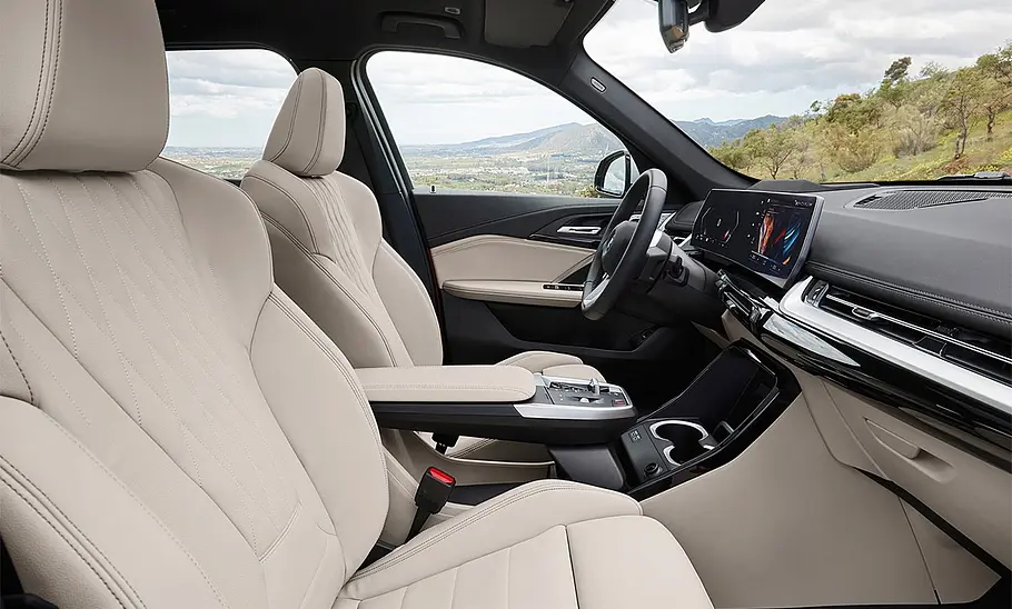 BMW X1 xDrive30e BMW X1 xDrive30e; Innenraum; Innenansicht; Interieur; Cockpit; Lenkrad; Armaturen; Sitze