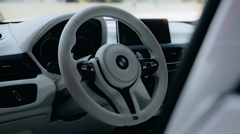 BMW X2 All-White Das Cockpit des BMW X2 All-White