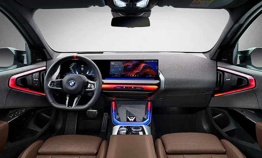 Das Armaturenbrett des BMW X3 M50 xDrive (2024).