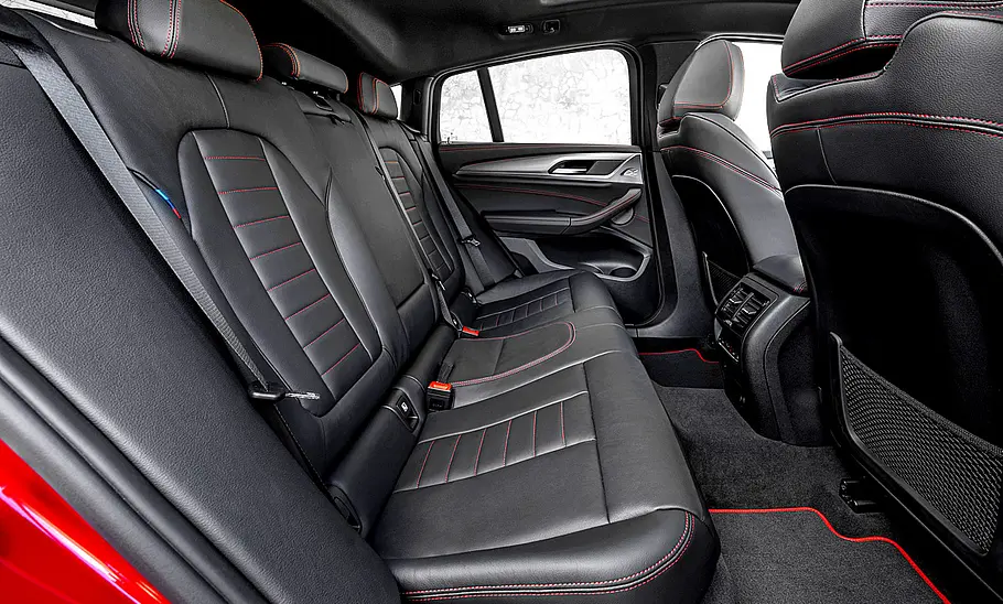 Der Fond des BMW X4 (2018).