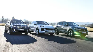 BMW X5 xDrive50e/Porsche Cayenne eHybrid/VW Touareg R - Foto: Daniela Loof
