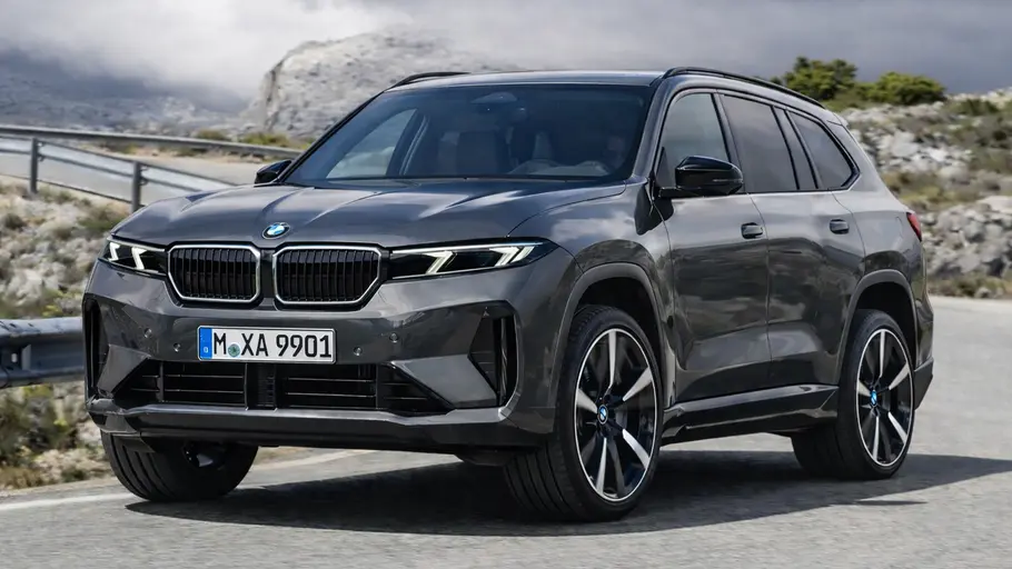 BMW X9 Eine Computer-Illustration zeigt einen BMW X9, der auf einer Bergstraße um eine Rechtskurve fährt.