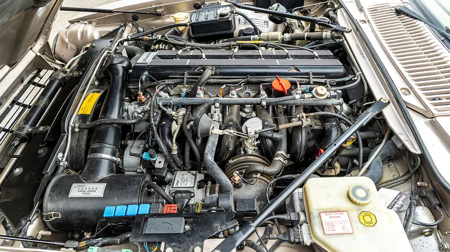 Der Motor des Jaguar XJS Cabrio