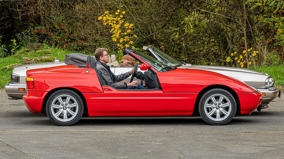 BMW Z1 und Jaguar XJS Cabrio stehend seitlich
