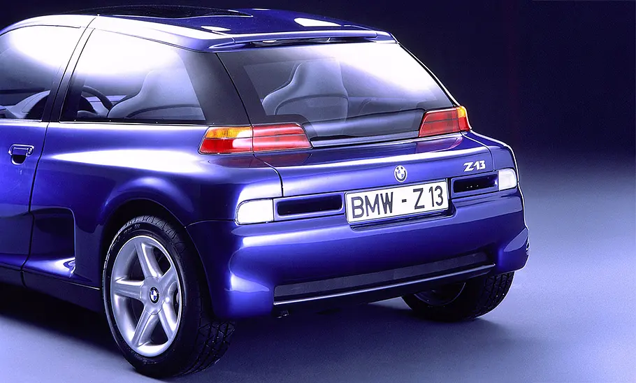 BMW Z13 Der BMW Z13 statisch von schräg hinten fotografiert.