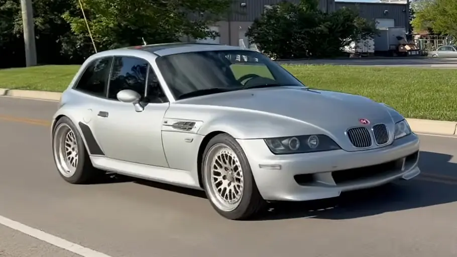 BMW Z3 M Coupé mit V8 BMW Z3 M Coupé mit V8, fotografiert von schräg vorne.