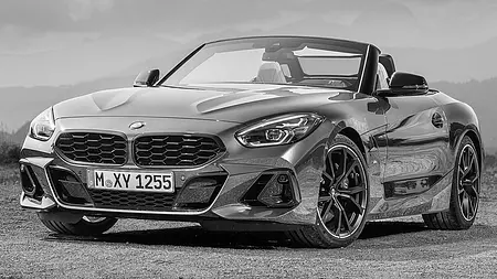 BMW Z4 Ein Schwarz-Weiß-Foto zeigt den BMW Z4 statisch von vorne.