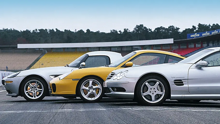 BMW Z8/Porsche 911 Turbo/Mercedes SL 55 AMG von der Seite fotografiert. 