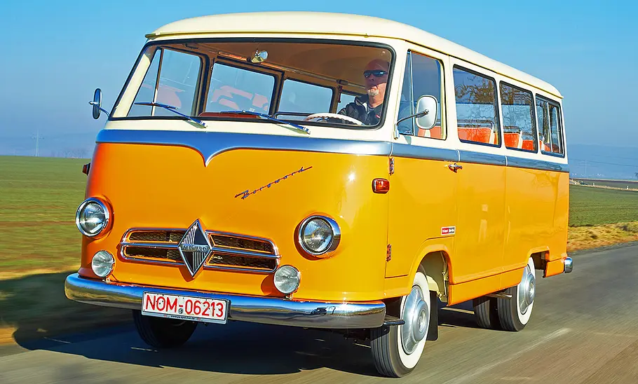 Der Borgward BO 611 fahrend von vorne.