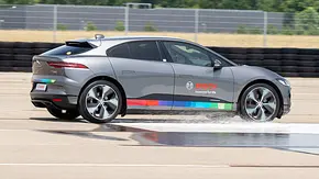 Brake by Wire von Bosch, fahrender Jaguar I-Pace - Foto: Bosch Brake by Wire von Bosch, fahrender Jaguar I-Pace - Foto: Bosch