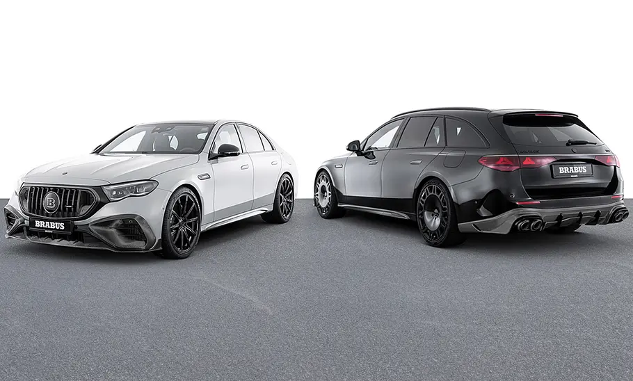 Der Brabus 700 als Limousine und Kombi stehend von schräg vorne und hinten fotografiert.