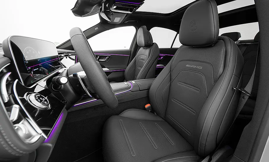 Die Vordersitze im Brabus 700.