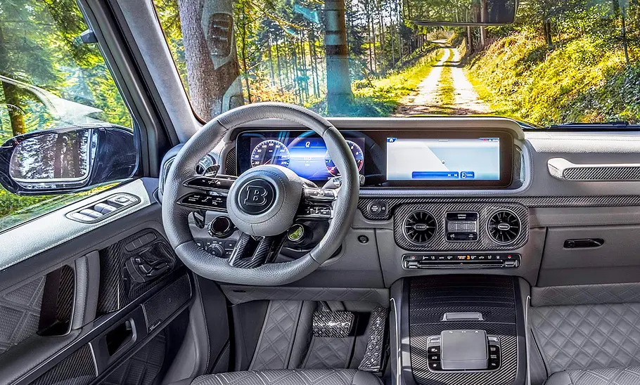 Brabus XL 800 Der Innenraum des Brabus XL 800 fotografiert vom Fahrersitz.