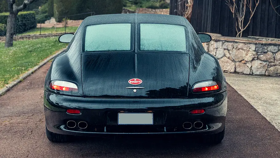 Der Bugatti EB112 stehend von hinten.
