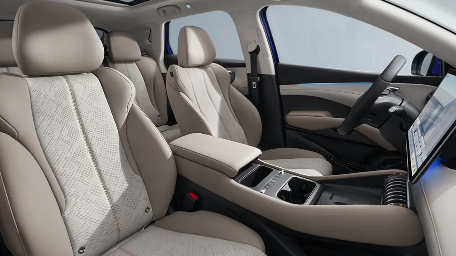 BYD Atto 3 Evo Die vorderen Sitze des BYD Atto 3 Evo.