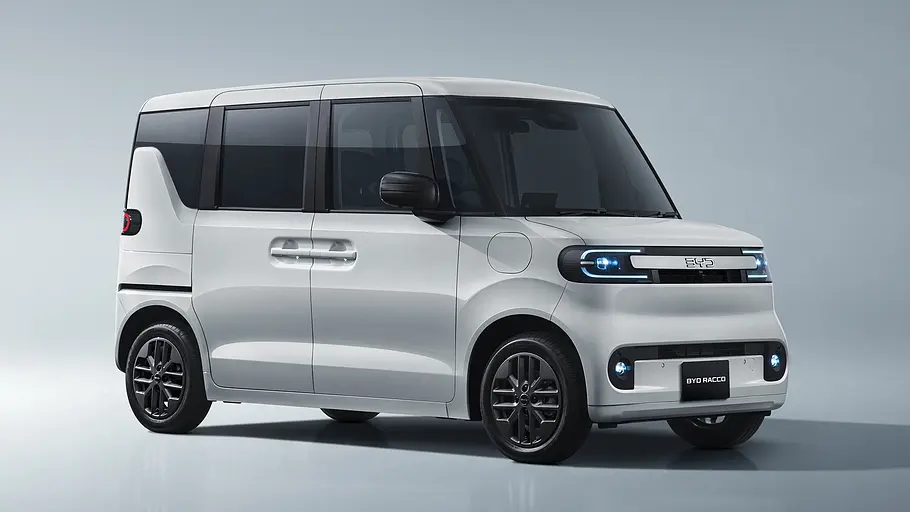 Der BYD Racco statisch von schräg vorne rechts.