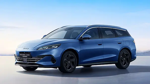 Blick von schräg vorne auf den BYD Seal 6 DM-i Touring (2025). - Foto: BYD Blick von schräg vorne auf den BYD Seal 6 DM-i Touring (2025). - Foto: BYD