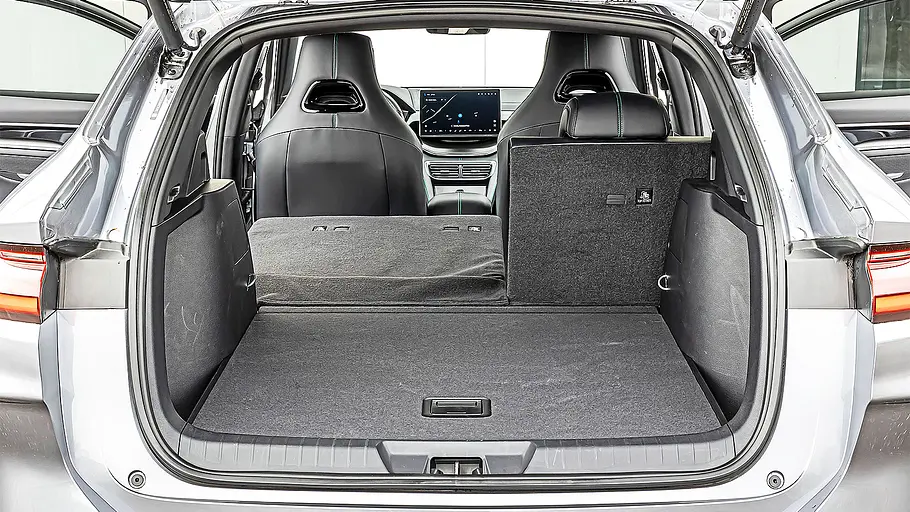 Blick in den Kofferraum des BYD Seal U.