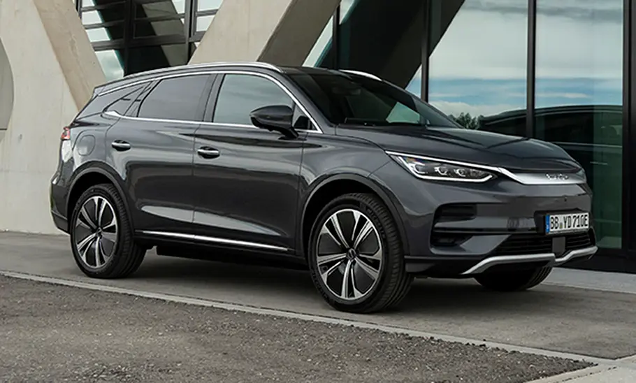 BYD Tang (2024), stehend, von schräg vorne