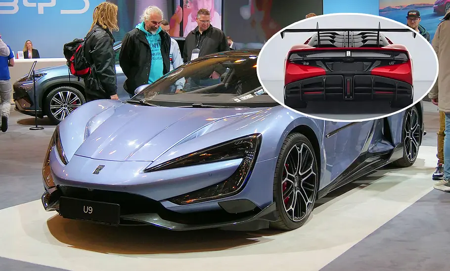Yangwang U9 (Xtreme) Der Yangwang U9 (2025) auf der Essen Motor Show 2024 von schräg vorne fotografiert und eingeklinkt der Yangwang U9 Xtreme (2025) stehend von hinten fotografiert.
