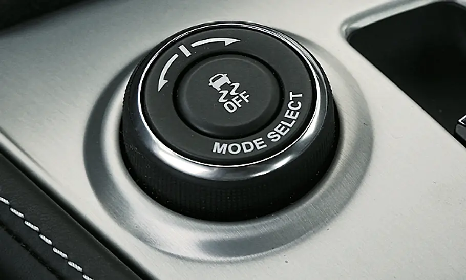Chevrolet Camaro gegen Corvette Der Fahrprogramm-Drehsteller der Corvette