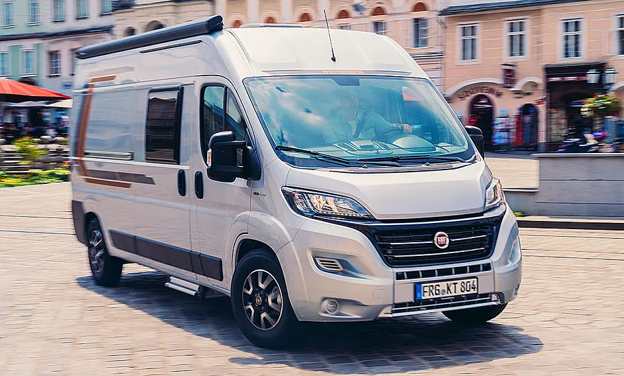 Ansicht des Weinsberg Carabus 600 ME von schräg vorne.