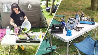Campingkocher-Test als Collage: links steht eine Person an einem Tisch und kocht im Freien, rechts steht ein Tisch mit Campingkochern darauf und drei Campingstühlen drumherum. - Foto: AUTO ZEITUNG