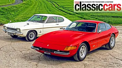 Ferrari 365 GTB/4 Daytona und Ford Capri stehend von schräg vorne. Im Hintergrund ein grün bewachsenes Feld. - Foto: Jordan Butters