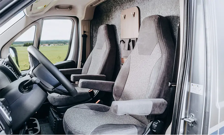 Die Innenaufnahme zeigt das Cockpit des Carado CV 541 PRO (2026).
