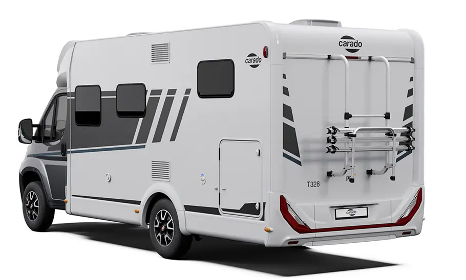 Die Studioaufnahme zeigt den Carado T328 (2025) von schräg hinten.