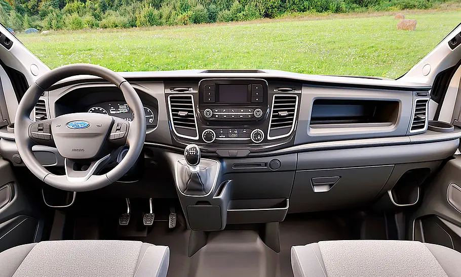 Carado T449 Ford (2024) Das Bild zeigt das Cockpit des Carado T449 Ford (2024).