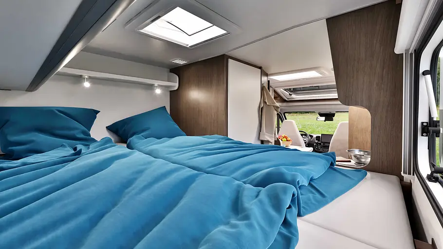 Die Innenaufnahme zeigt das Schlafzimmer des Carado V132.