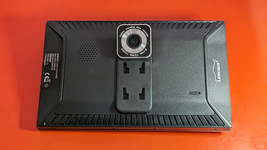 Dashcam des CarPlay-Displays von Lescars im Test, fotografiert von oben.