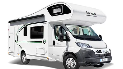 Die Studioaufnahme zeigt den Chausson C656 (2025) First Edition von schräg seitlich. - Foto: Chausson